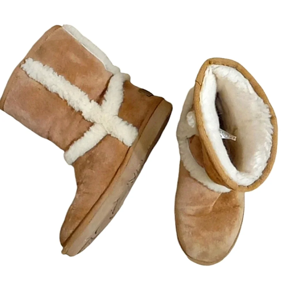 UGG Carter Chestnut Suede Boots Exposed Sheepskin Trim Size 6